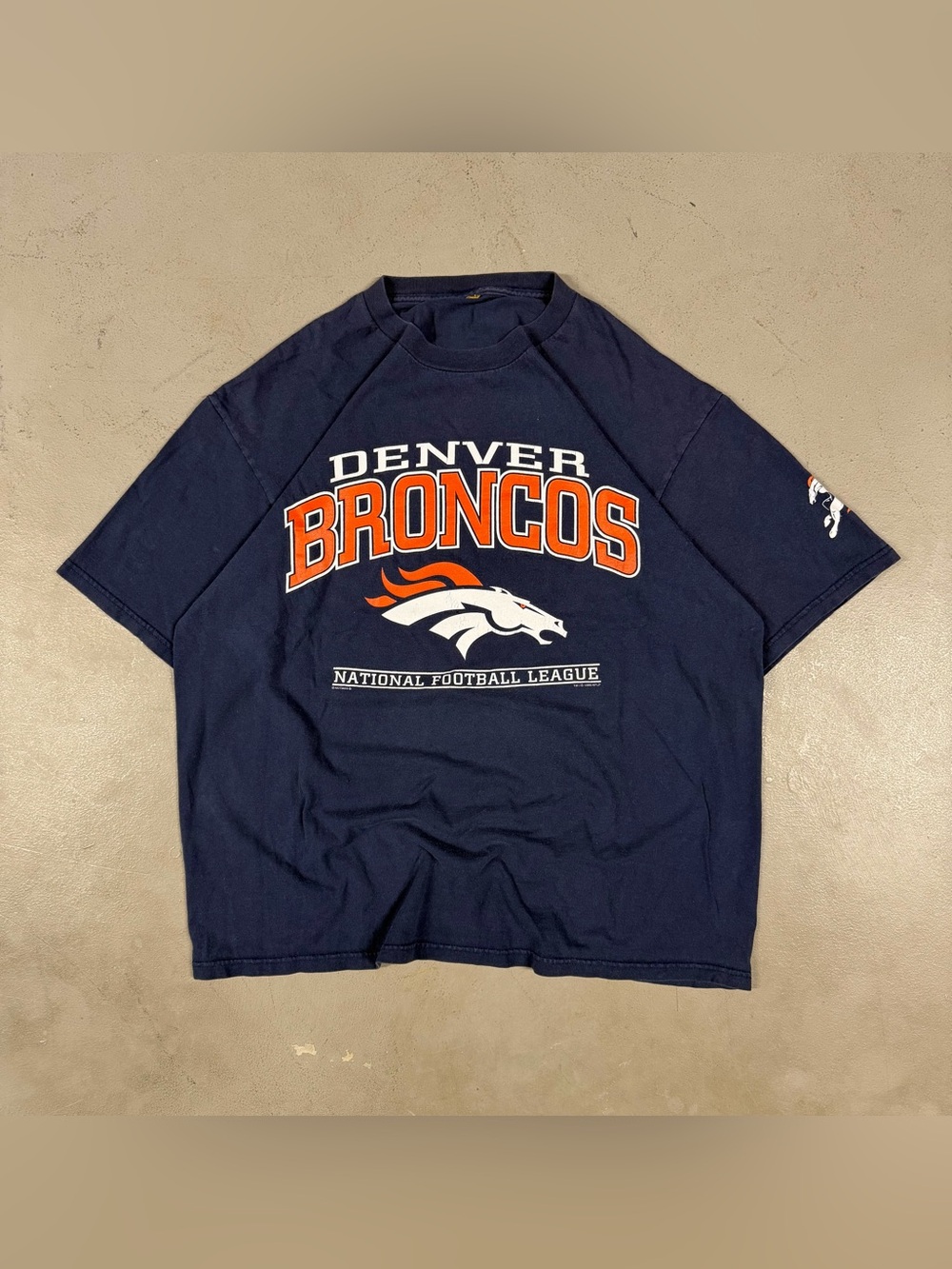 Vintage 1998 Nutmeg NFL Denver Broncos Sportswear Retro Essential Tee T-Shirt XL